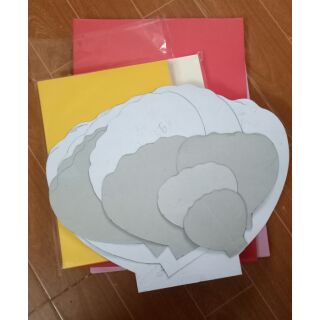 Giấy mĩ thuật và khuôn cánh