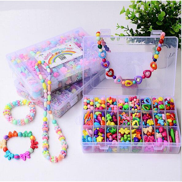 Hộp xâu vòng cho bé - hạt nhựa nhiều màu sắc bé thích lắm ^-^