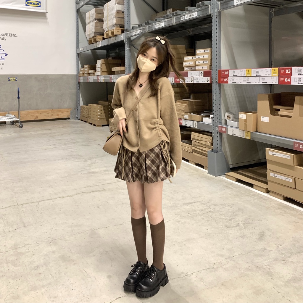 「SSUNIA」Áo cardigan dệt kim dáng rộng cổ V dài tay dây rút màu khaki hoặc chân váy xếp ly sọc caro lưng cao tuỳ chọn
