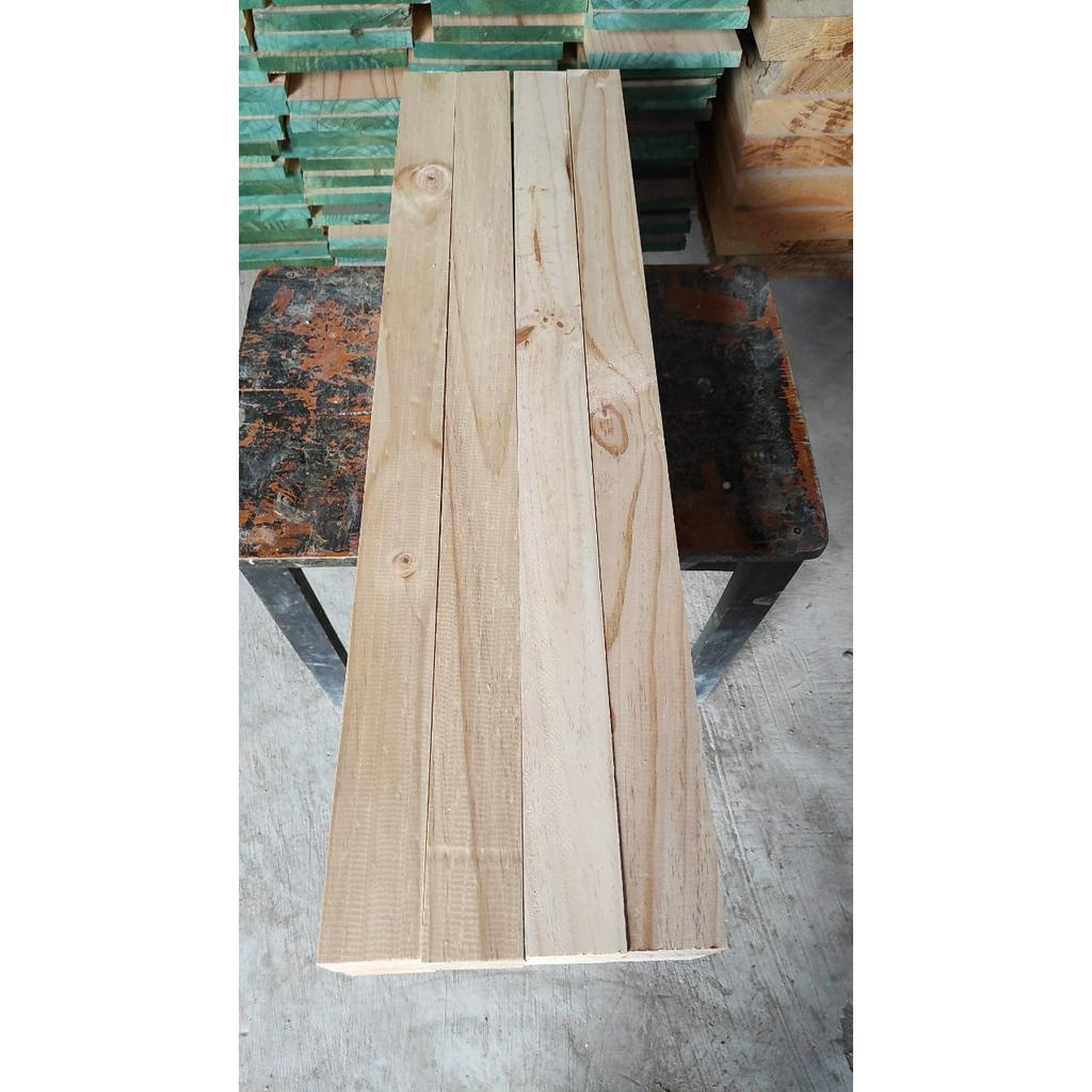 Thanh gỗ thông vuông 3cm x 3cm dài 100cm gia công láng mịn 4 mặt; Thanh gỗ thông vuông dài 1m vân gỗ tự nhiên nhập khẩu