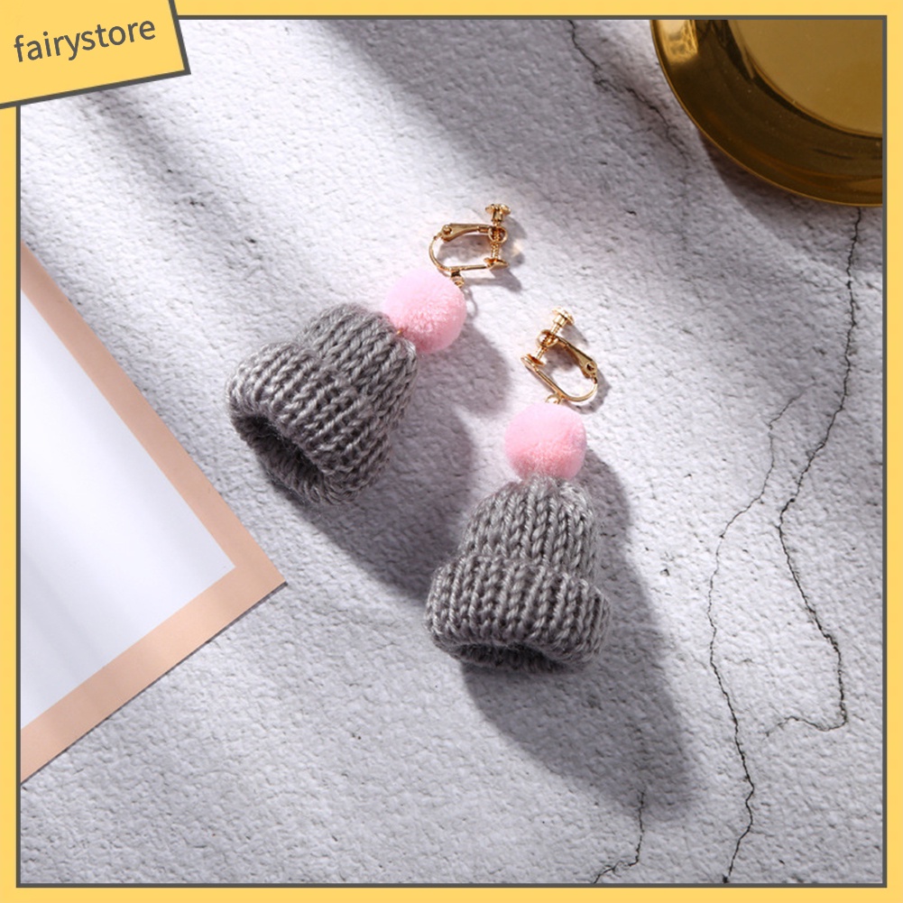 Đôi khuyên tai dạng kẹp/ dạng móc thiết kế mũ len đính quả bông xù trên đỉnh đáng yêu dành cho nữ