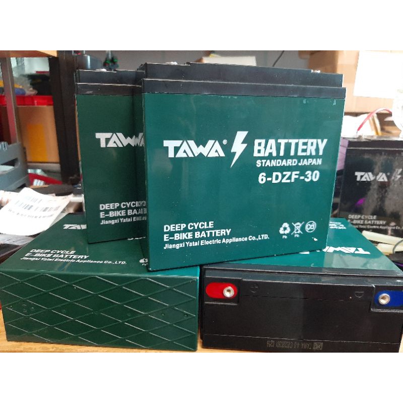 1 bình ắc quy Xmen, 133s, vespa 12V-20A