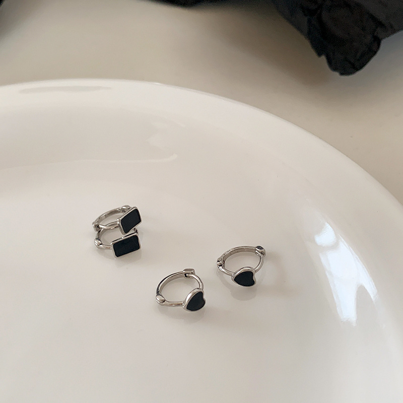 Khuyên tai tông màu đen phong cách Hàn Quốc đơn giản trẻ trung