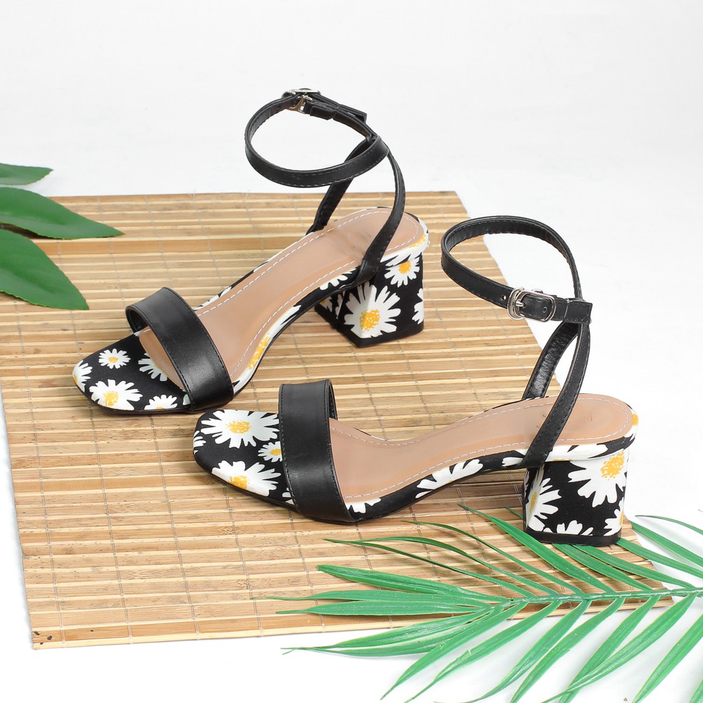 Giày Sandal Cao Gót 5cm Hoa Cúc Quai Ngang Pixie S517