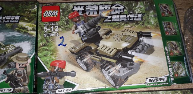 Lắp ráp 1 hộp Lego Battergruond 99305 có nhiều chi tiết