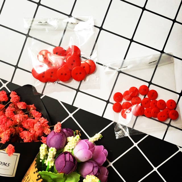 Cúc đỏ size 1.5cm/1cm (số lượng cúc nhiều gấp đôi túi nhiều màu)