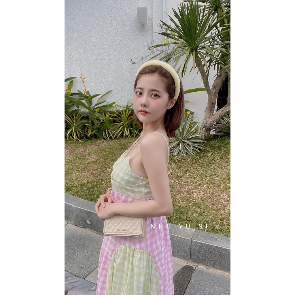 Đầm dây sọc màu