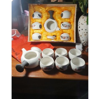 Bộ ấm chén pha trà cao cấp( họa tiết hoa sen, Non Nước)