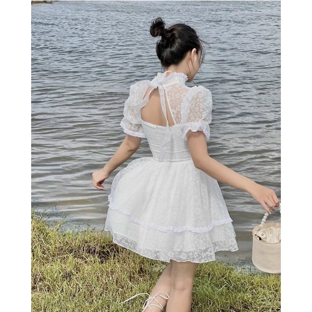 Đầm ren hoa nổi trắng xoè khoét ngực tiểu thư