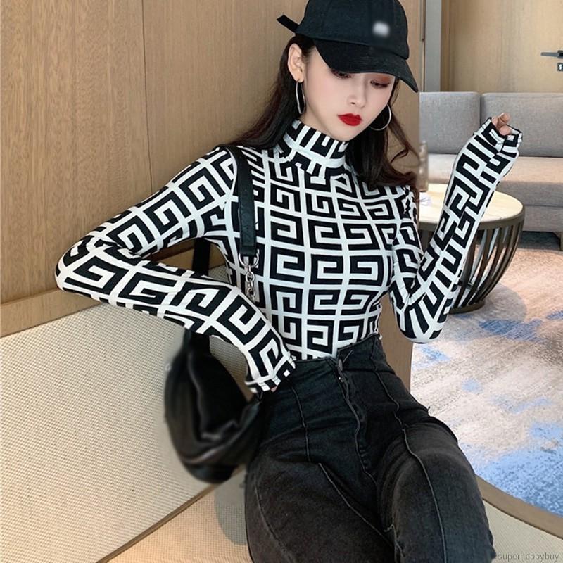 Áo thun nữ dài tay cổ cao họa tiết cá tính