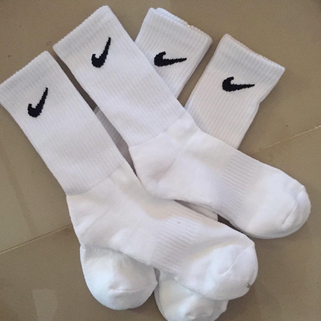 Tất thể thao Nike dài cổ