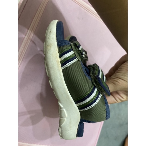 Sandal George bé trai auth used