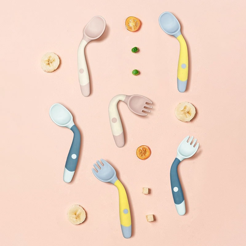 Thìa dĩa uốn cong cho bé tập xúc hình cá heo xinh xắn