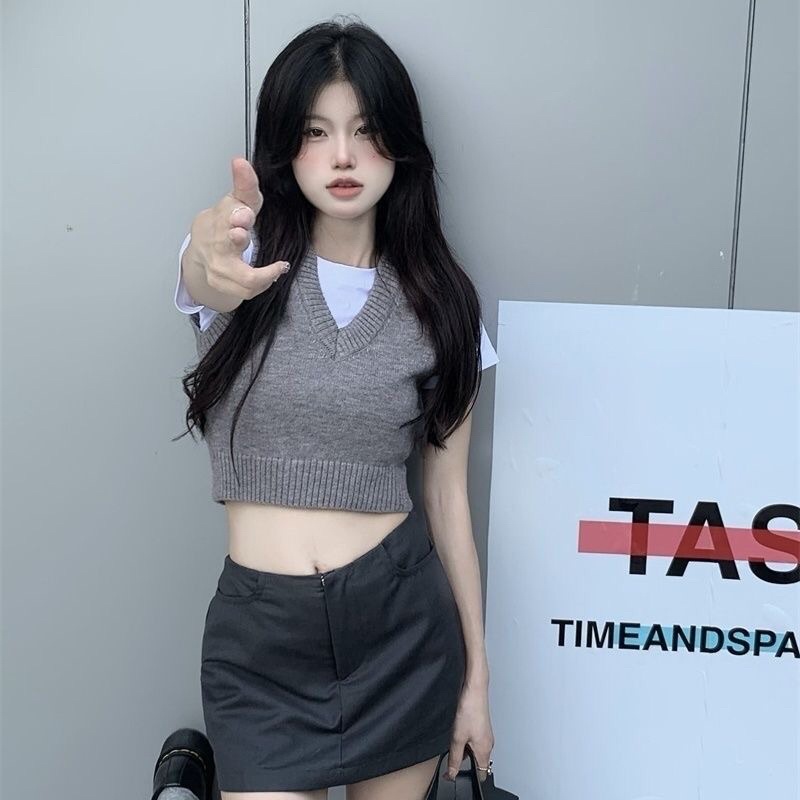 Áo gile xám croptop ngắn dáng ôm hot trend phong cách hàn quốc