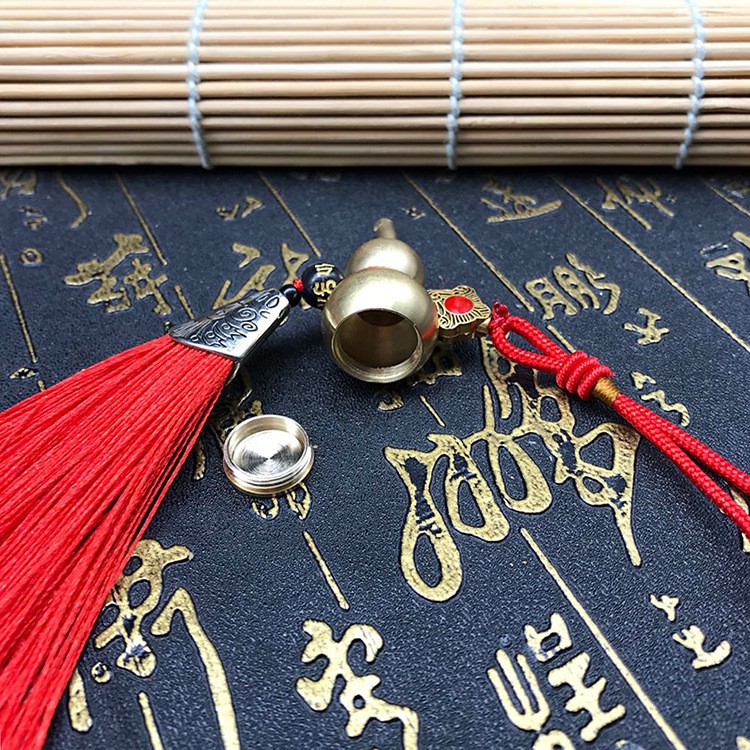 Dây treo phong thủy - dây treo trang trí ô tô hồ lô may mắn bằng đông tua rua đỏ D1