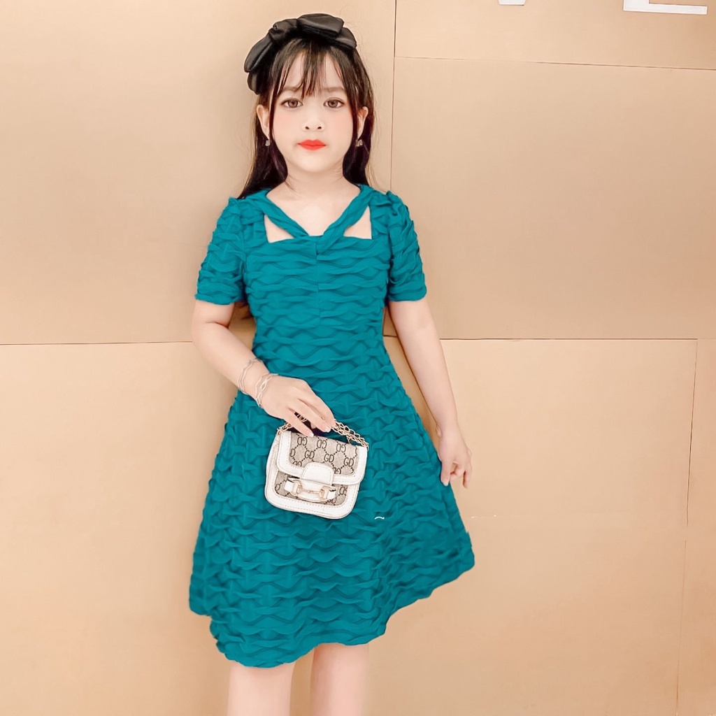 Váy nhăn cổ chéo VN bé gái