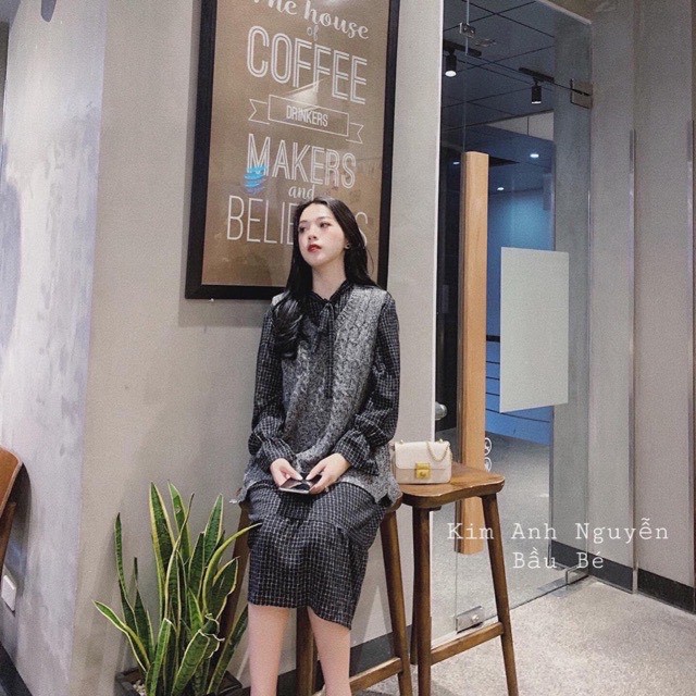 Váy Maxi Kẻ Phối Áo Gilê Len Gân Dáng Vintage Siêu Tây, Đầm Suông Đuôi Cá Tay Dài Bo Thun Phối Nơ Cổ Siêu Xinh.