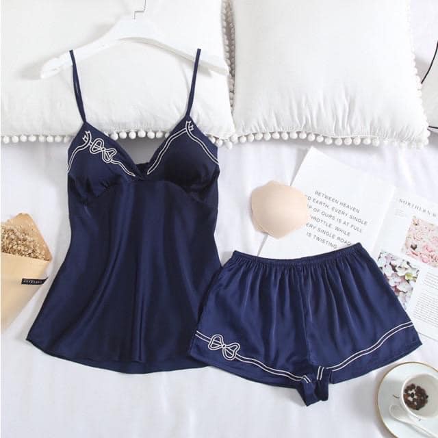 Đồ Ngủ 2 Dây Quần Cộc Ren Xẻ Mặc Nhà Lụa Satin Cao Cấp AMK.10049