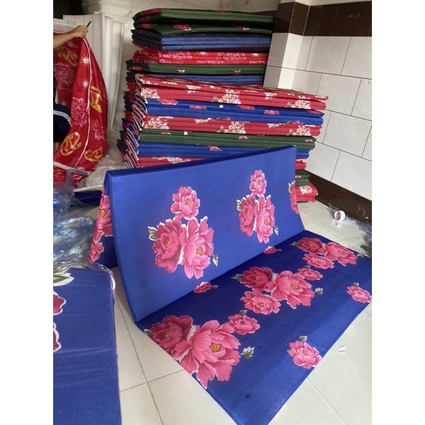 nệm xếp gấp 3 tấm PE (độ dày 5cm) đủ size kích thước (1m6 *2m)1m8*2m)