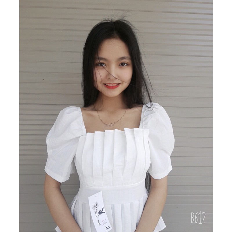 Áo nữ kiểu peplum, cổ vuông xếp ly ngực, tay lỡ bồng sang chảnh, mặc được cả trễ vai, chiết eo tôn dáng, chất liệu đũi