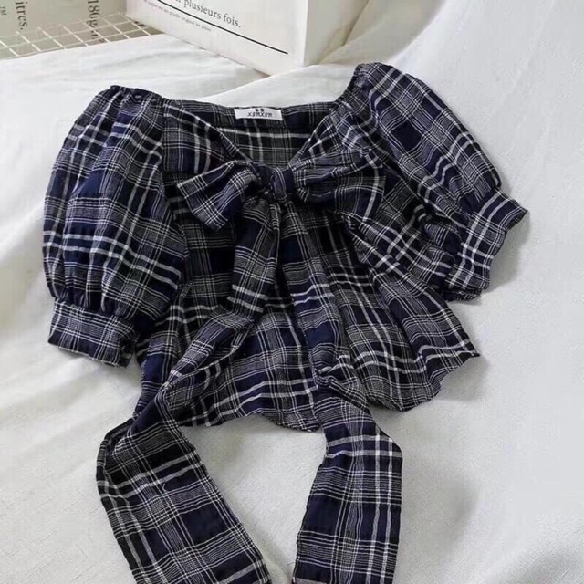 Áo kẻ cột nơ