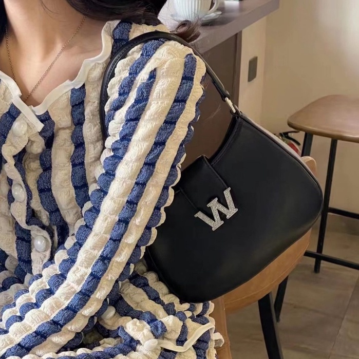 Túi kẹp nách đeo vai nữ hot trend da mềm khóa WW sang chảnh HH 370
