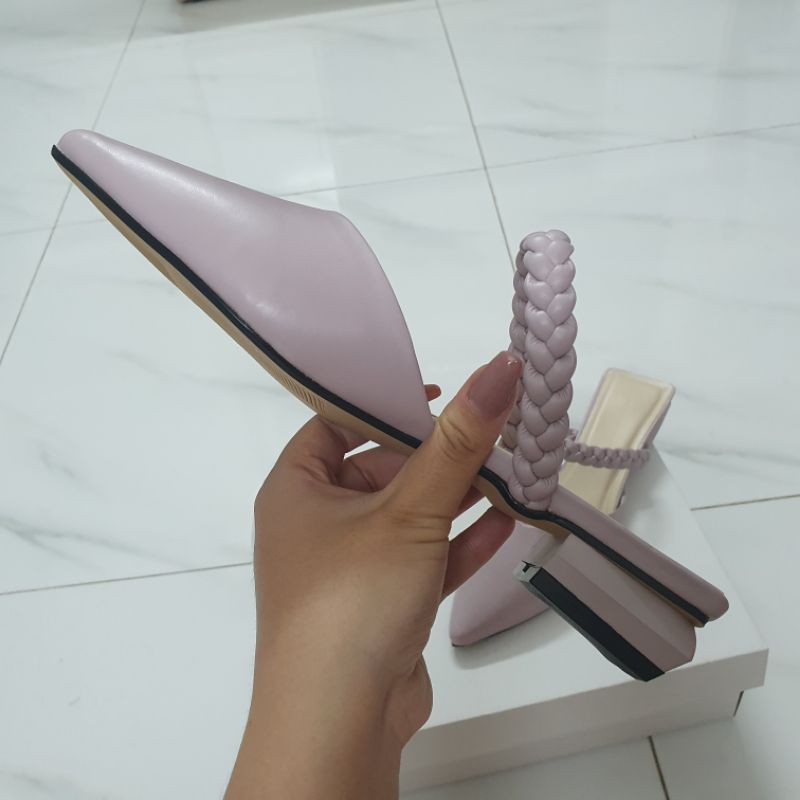 Dép búp bê sục.