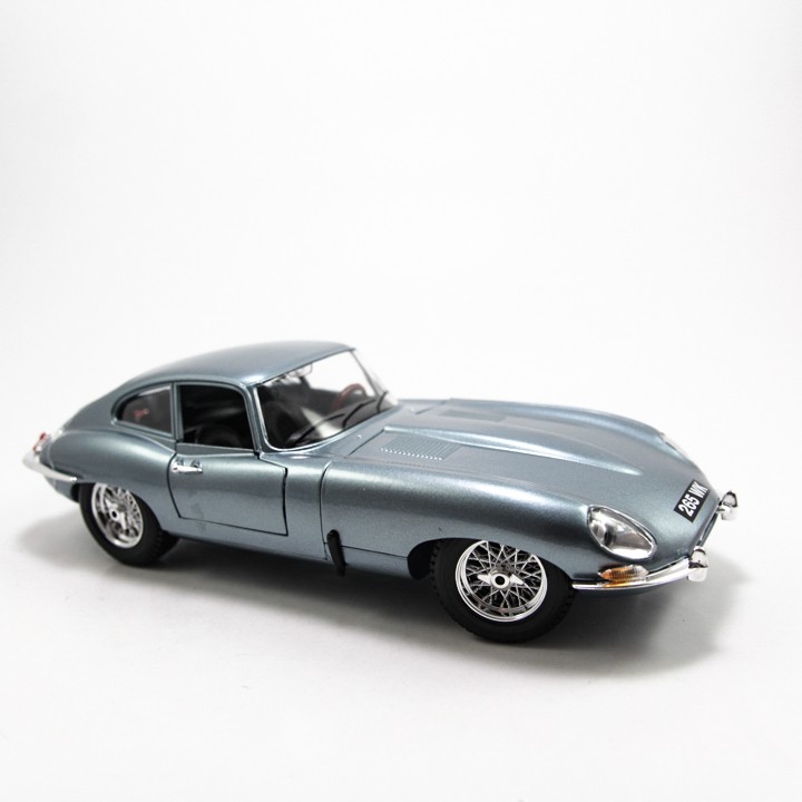 MÔ HÌNH XE JAGUAR E-TYPE COUPE SILVER/BLUE 1:18 BBURAGO - MH-18-12044