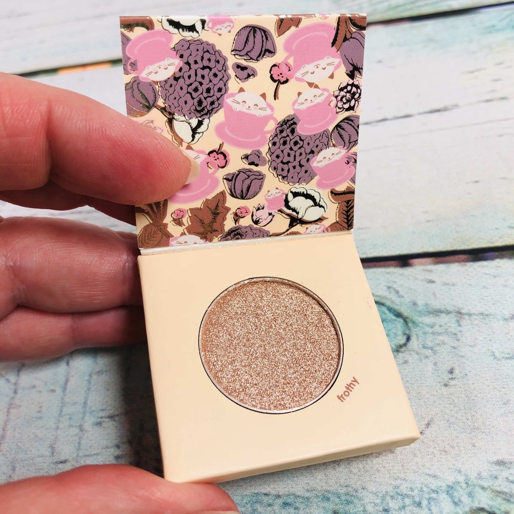 Phấn mắt Winky Lux Eyeshadow màu Frothy