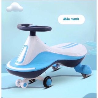 xe lắc có nhạc đèn cho bé