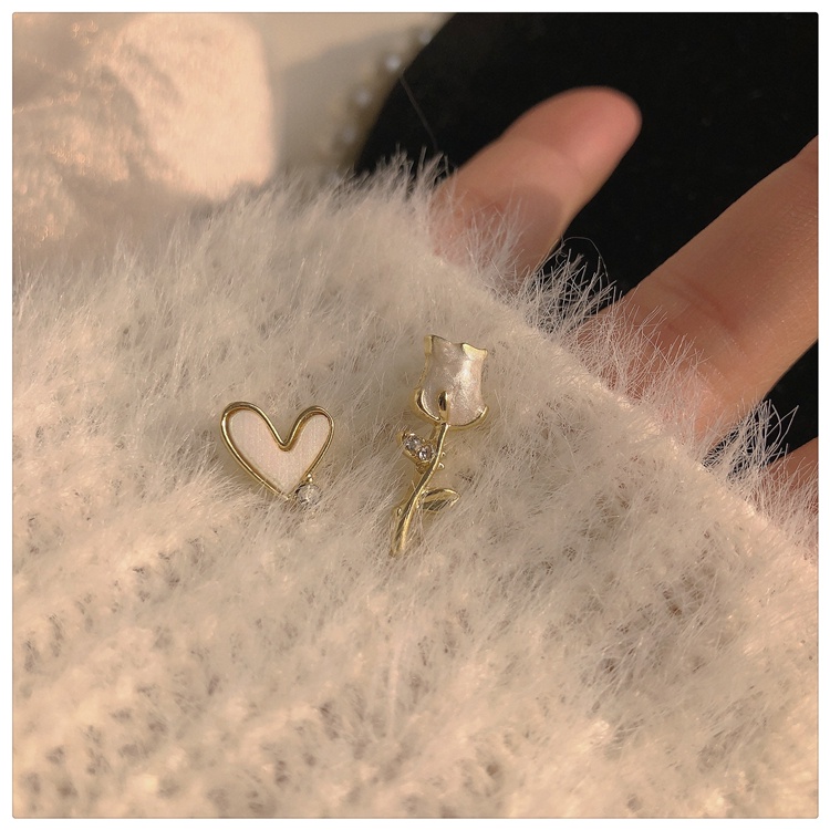 Bông Tai Hình Hoa Trắng Không Đối Xứng Phong Cách Mới 2022