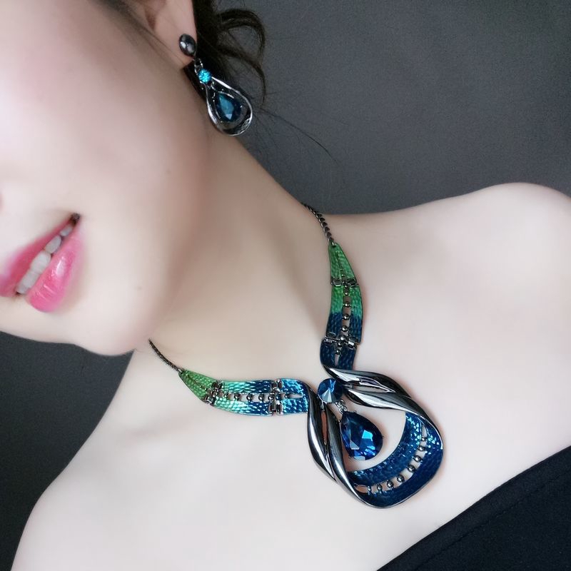 bộ trang sức đính đá sang trọng