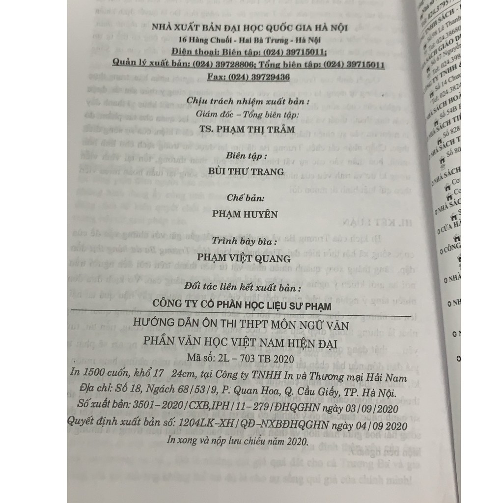 Sách - Hướng dẫn ôn thi THPT môn Ngữ Văn phần Văn học hiện đại (Bản mới nhất 2021) | BigBuy360 - bigbuy360.vn