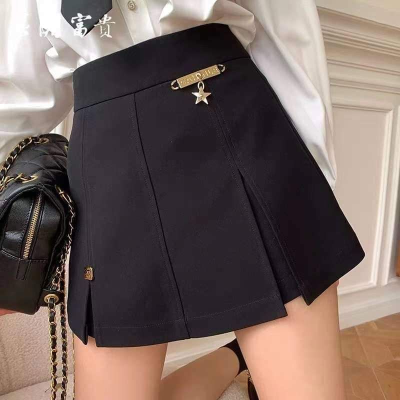 Quần váy xếp ly to tag sắt ngôi sao hàng QC