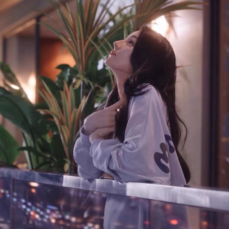 Áo Sweater Hình Gấu ĐỊCH LỆ NHIỆT BA Trong Phim Em Là Niềm Kiêu Hãnh Của Anh