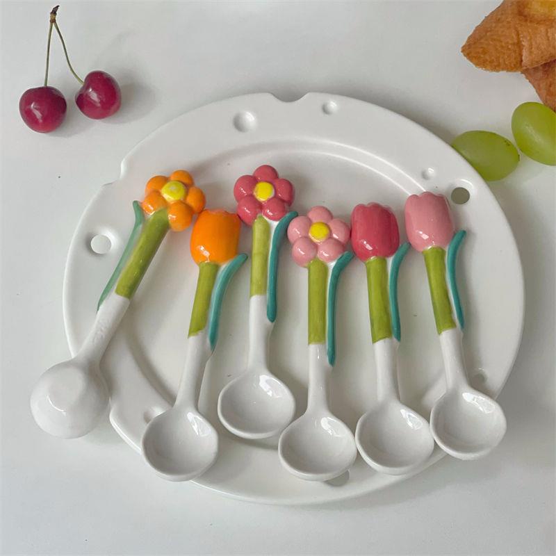 Muỗng Sứ Vẽ Tay Cầm Dài Hình Hoa tulip Ba Chiều Dễ Thương Phong Cách Hàn Quốc Cho Nữ
