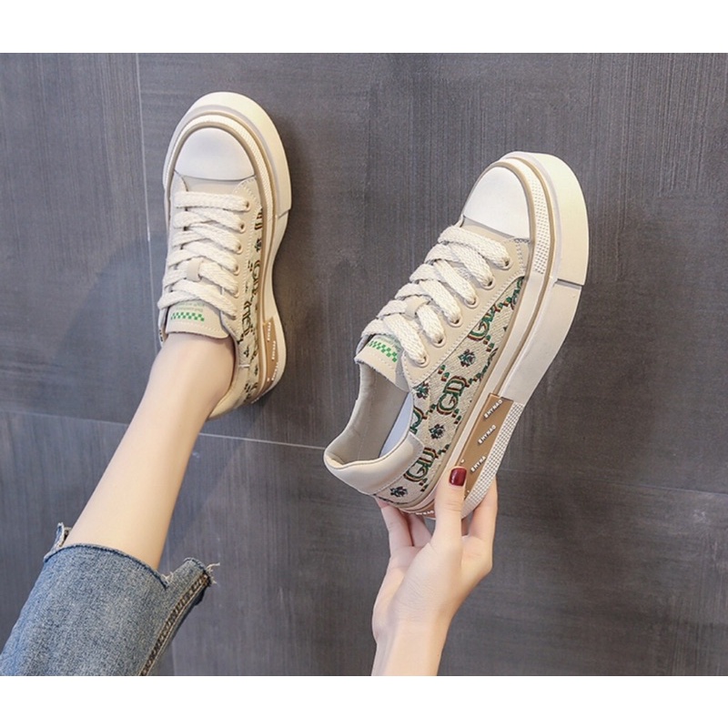 GIÀY THỂ THAO QUANG CHÂU VIỀN  MÀU CHỮ ĐẸP EH25