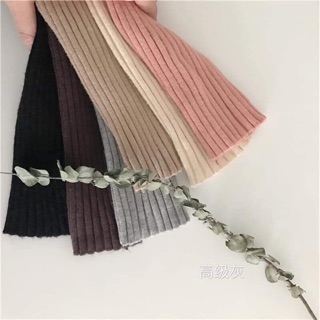 Áo len cổ tim