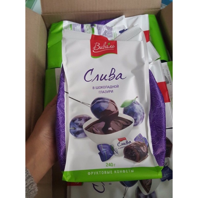 Kẹo socola nhân mận cruba của Nga