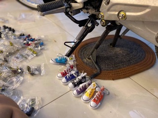 Móc khoá chiếc giày Adidas
