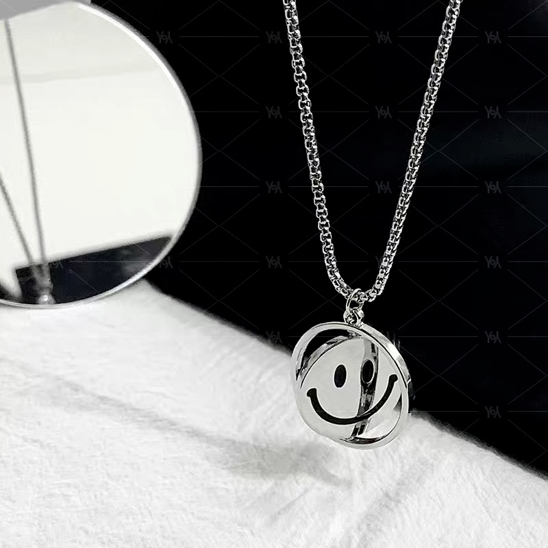 dây chuyền titan nam nữ Hình Mặt Cười Mặt Phi Hành Gia Vòng Cổ Unisex Cá Tính Phong Cách Thời Trang Hip Hop