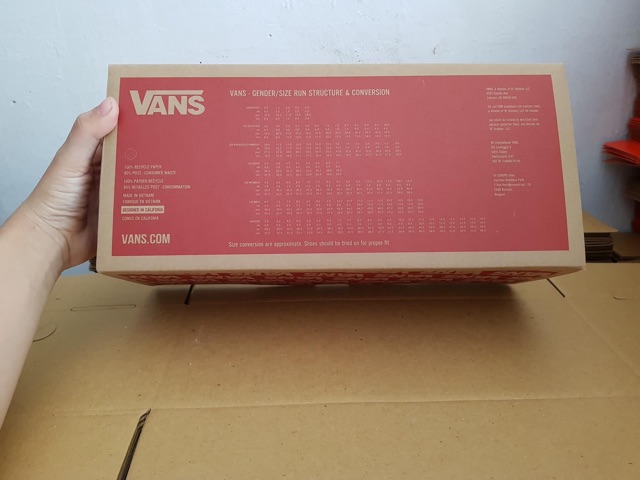 Mua Hộp Vans tặng giày Vault đen trắng