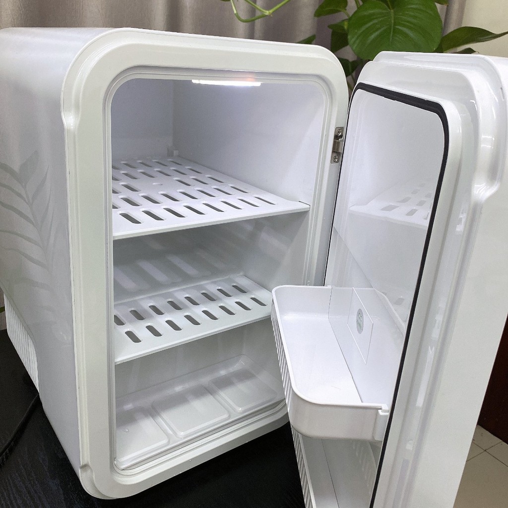 Tủ lạnh mini 25l Moaz BeBe MB-028 gọn nhẹ, dễ dàng di chuyễn, thích hợp với nhiều không gian khác nhau