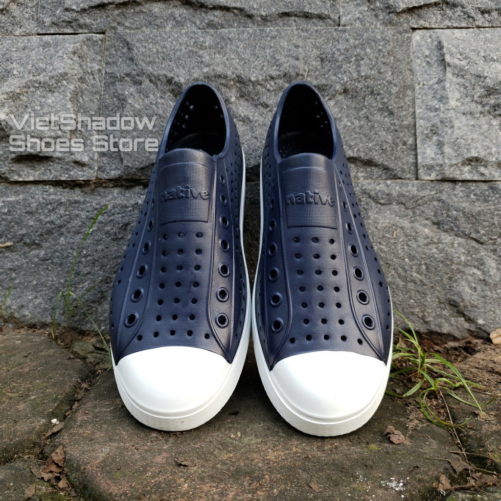 Giày nhựa siêu nhẹ nam nữ - Chất liệu nhựa xốp siêu nhẹ, không thấm nước - Màu xanh navy viền trắng
