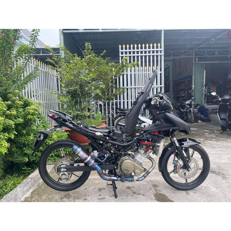 Pass pô chữ L titan gắn lon tăng