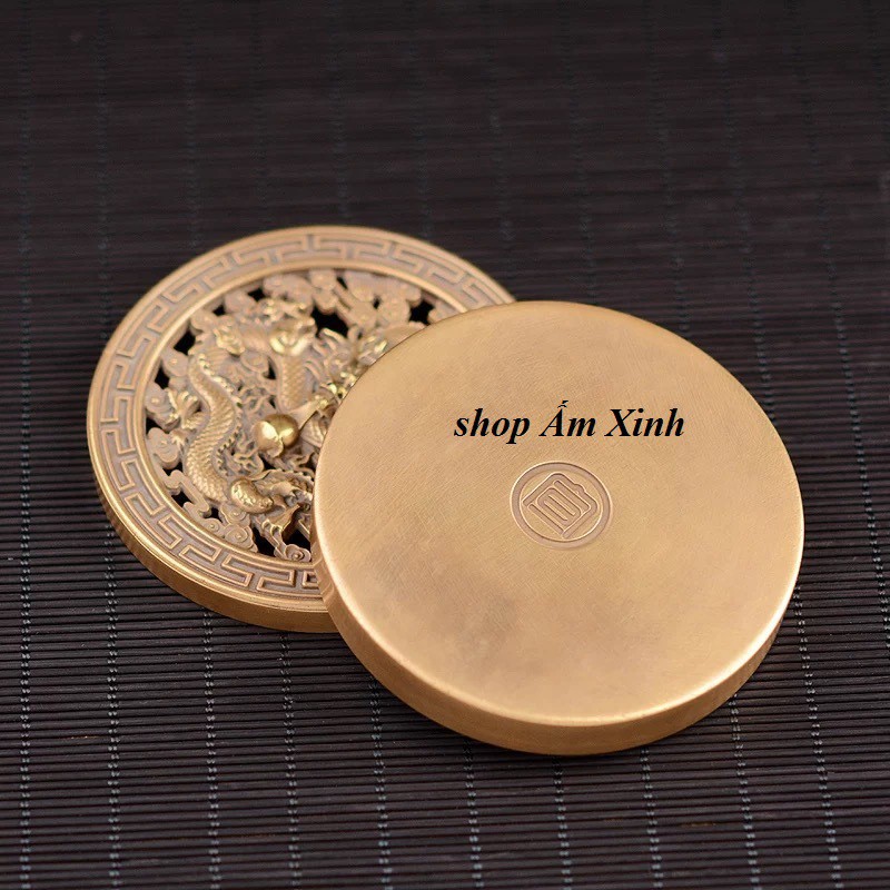 Lư hương xông trầm dáng trụ dẹt chạm hoa văn tinh xảo