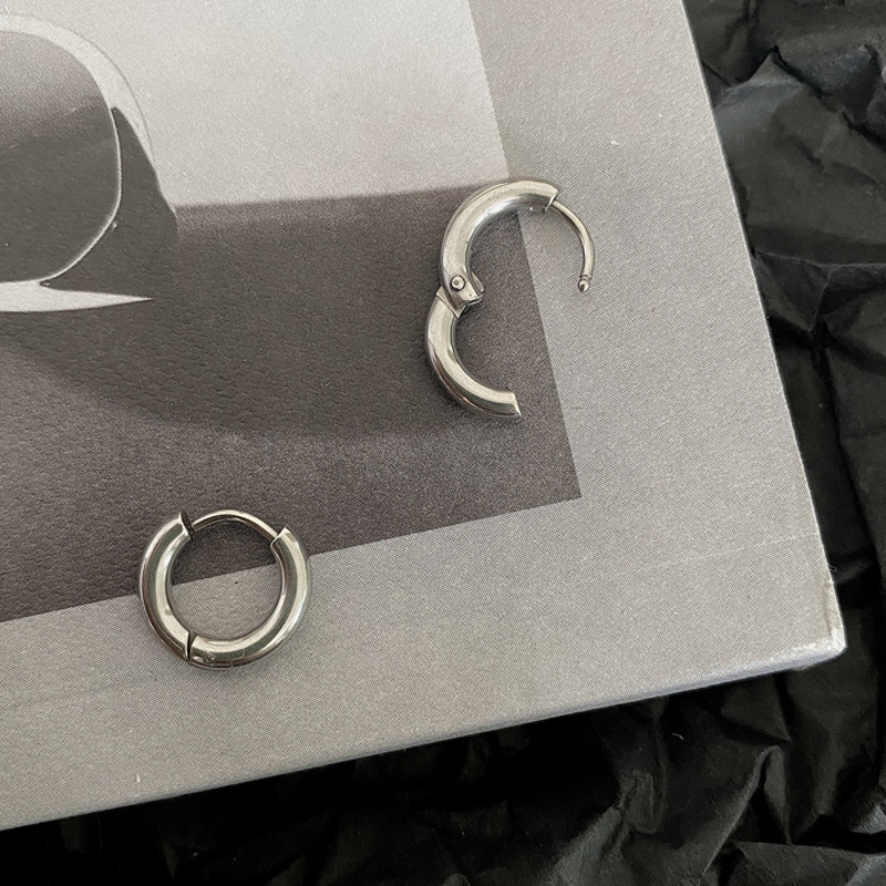 Khuyên tai thép titan đơn giản phong hip-hop thời trang cho nam và nữ 19245