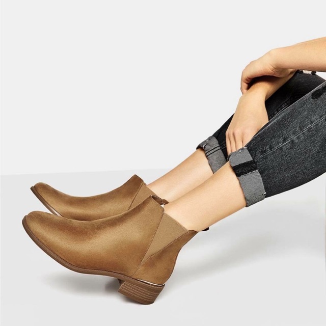 Bốt bệt của hãng Bershka