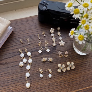 Khuyên tai hoa lá bánh bèo nữ tính