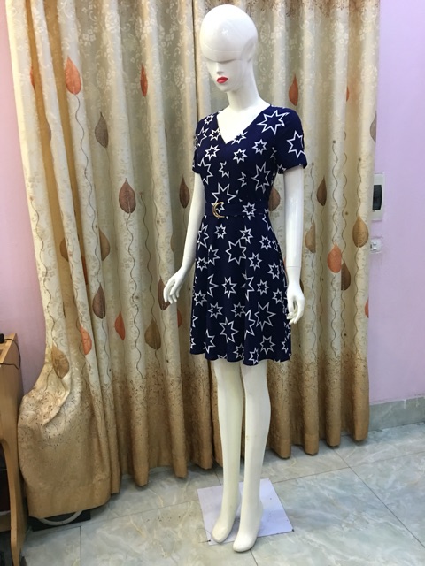 Đầm cổ liền thắt nơ họa tiết ngôi sao V85 | BigBuy360 - bigbuy360.vn